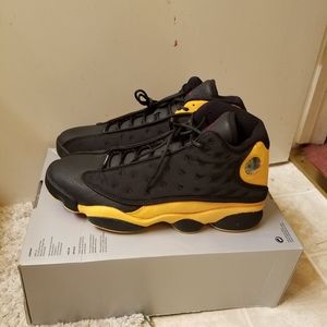 Air Jordan 13 Retro black yellow size 11